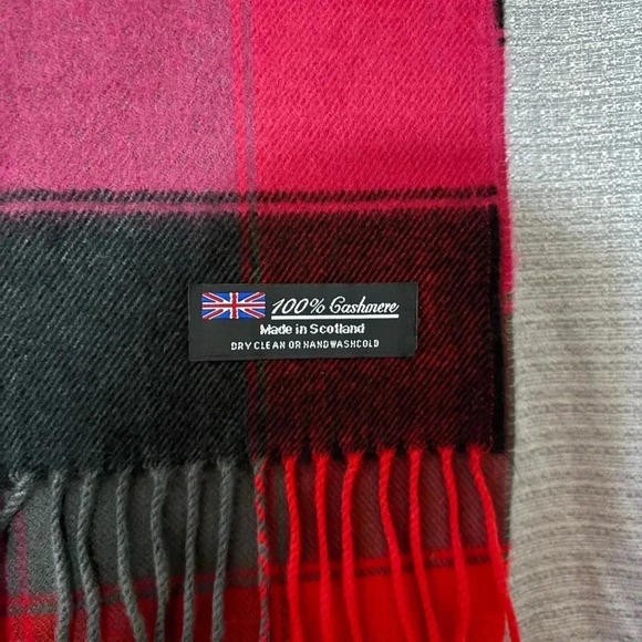 SCARF - Picture 2 of 3